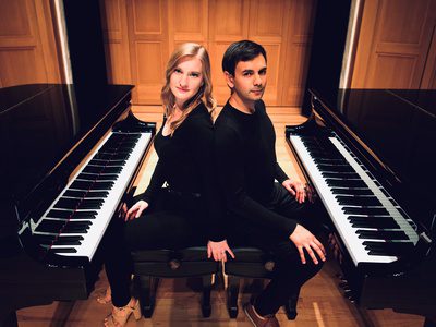 Vieness Piano Duo back to back at pianos
